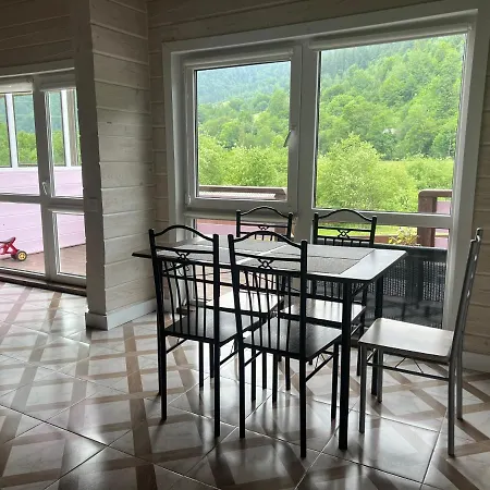 Casa de Férias кольорове життя Mykulychyn