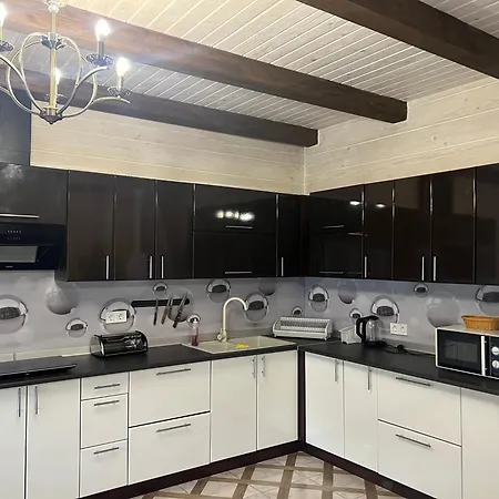 Holiday home кольорове життя Mykulychyn