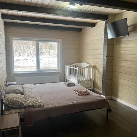 Holiday home кольорове життя Mykulychyn