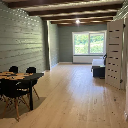 Holiday home кольорове життя Mykulychyn